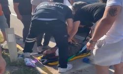Motosiklete Çarpan Otomobil Sürücüyü Yola Savurdu