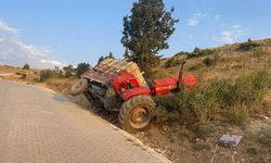 Feci kaza: Traktörün altında kalan sürücü can verdi! (görüntülü haber)