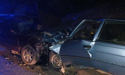 Kastamonu’da feci kaza: Kafa kafaya çarpan araçlarda 3 yaralı
