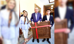 Kastamonulu sanatçının eseri Cumhurbaşkanı Erdoğan'a takdim edildi