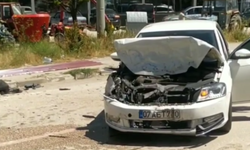 Bal Tesisleri Mevkiinde Trafik Kazası: Park Halindeki Traktöre Çarptı!