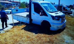 37 plakalı pikap Boyabat – Kastamonu yolunda otomobile çarptı!