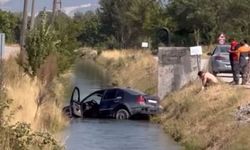 Feci kaza: Otomobil sulama kanalına uçtu!