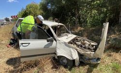 Feci kaza: Savrulan otomobil bariyerlere saplandı, 2 yaralı
