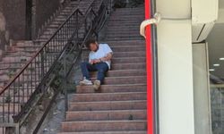 Genç adam merdivende baygın halde bulundu!