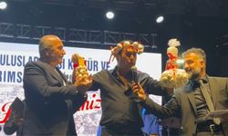 Hasan Yılmaz’a Taşköprü’de Sarımsak Tacı Takıldı: ‘Dünya bizi konuşuyor…’