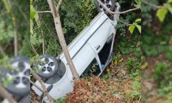 Kastamonu'da otomobil şarampole devrildi: Feci kazada 2 yaralı!