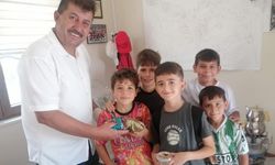 Kastamonu’da saldırıya uğrayan muhtara minik yürekler moral oldu