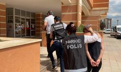 Kastamonu'da uyarıcı maddeyi saklamaya çalışan 2 kişi polisten kaçamadı!