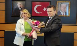 Kastamonulu başkan AK Parti'ye geçti, Erdoğan portresi astı