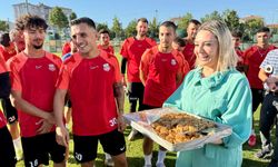 Milletvekili Ekmekci'den GMG Kastamonuspor'a baklava