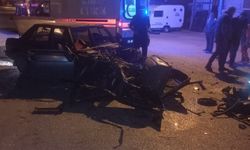 Otomobil ile kamyonet çarpıştı: 2 yaralı var