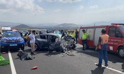 Otomobillerin hurdaya döndüğü kazada can kaybı 4’e yükseldi