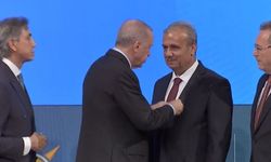 Son Dakika: Cumhurbaşkanı Erdoğan, Bozkurt Belediye Başkanı’na AK Parti Rozetini Taktı
