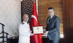 TCG Turgutreis İnebolu’da: Kaymakam Uçar Komutanları Makamında Ağırladı