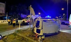 Trafik kazası panik yarattı: Ambulans ve araç çarpıştı, 5 yaralı!