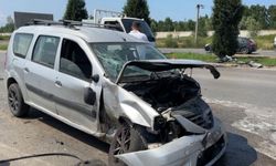 Üç araç çarpıştı: Zincirleme kazada çok sayıda yaralı!