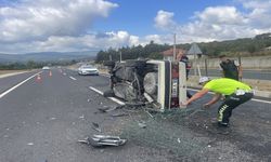 Tofaş devrildi: Otomobildeki 3 kişi ölümden döndü