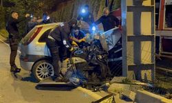 Facia gibi kaza: Otomobil üst geçit ayağına çarptı, 2 kişi öldü