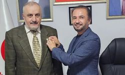 Kastamonulu ünlü ozanın oğlu Yeniden Refah Partisi rozeti taktı