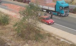 Kastamonu'da feci kaza: Tırdaki tuğlalar yola saçıldı!