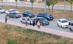 Kastamonu'da iki araç çarpıştı, trafik aksadı!