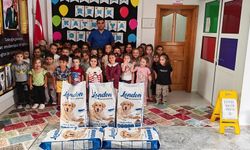 Kastamonu'da miniklerden sahipsiz hayvanlara destek!