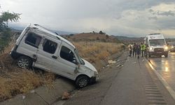 Kastamonu'da ticari araç refüje çarptı: 1 ölü, 4 yaralı