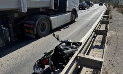 Motosiklete çarpan otomobil sürücüsü kaçtı: 1 yaralı