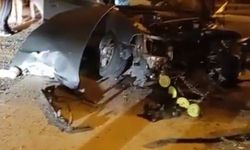 Önce eve sonra direğe çarptı: Feci kazada 1'i ağır 3 yaralı var!