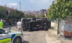 Freni Boşalan Belediye Kamyoneti Devrildi: 1 Yaralı
