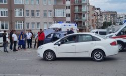 Kavşakta İki Otomobil Çarpıştı: 2 Yaralı Var!