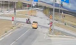 Üç tekerlekli motosiklet ile ticari taksi çarpıştı: 2 yaralı
