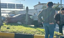 Hastane Girişi Önünde Feci Kaza: 2 Yaralı