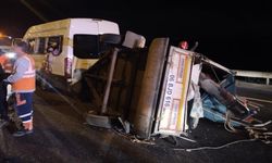 Gece Yarısı Korkutan Kaza: İşçi Servisi Devrildi!