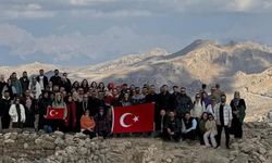 Cudi Dağı’nda Cumhuriyet Bayramı Yürüyüşü: Eski Taşköprü Kaymakamı Öncülük Etti