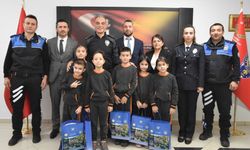 Cumhuriyet’in 102. Yılında Kastamonulu Öğrencilere Emniyet Müdüründen Ödül