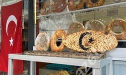 Kastamonu’da fırıncı Türk Bayrağı logolu ekmek üretti