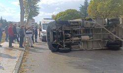 Kamyonet ile Otomobil Çarpıştı: 1’i Çocuk 5 Kişi Yaralandı