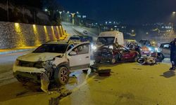 Zincirleme Trafik Kazasında Araçlar Hurda Oldu: 3 Yaralı