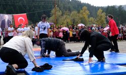 Kastamonu'da kızı gösteri yapabilsin diye minderi atkısıyla kuruttu!