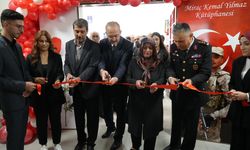 Kastamonu'da kütüphaneye ismi verilen askerin annesi gözyaşı döktü