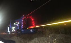 Kastamonu'da tır tarlaya devrildi, sürücü öldü!