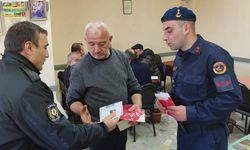 Kastamonu'nun ilçesinde esnafa Türk bayrağı dağıtıldı