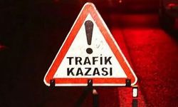 Motosiklet ile otomobil çarpıştı: Feci kazada 1'i ağır 2 kişi yaralandı