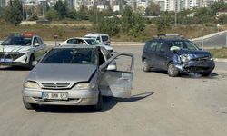 Kavşakta Korkutan Çarpışma: 2 Yaralı