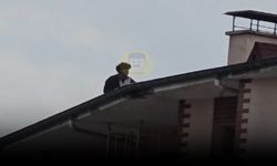 Kastamonu’da elinde bıçakla çatıya çıktı: 4 katlı binada ecel terleri!