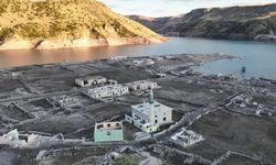 Yıllar Sonra İlk Kez Görüldü! Baraj Suları Çekildi, Eski Köy Ortaya Çıktı