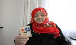 102 Yaşındaki Meryem Nine Yeni Kimliğine Evinde Kavuştu
