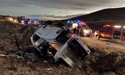 Yolcu Otobüsü Şarampole Devrildi: 2 Ölü, 21 Yaralı